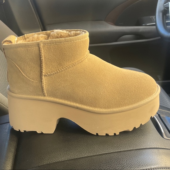 UGG Classic Ultra Mini New Heights - Picture 1 of 12